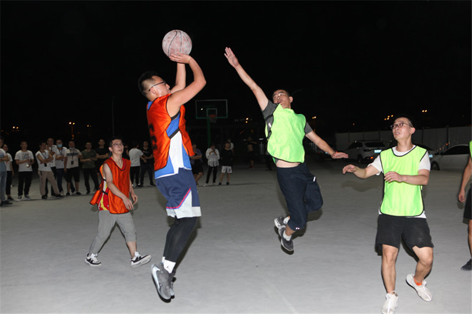 Huayi micro - electric first "three on three" basketball game