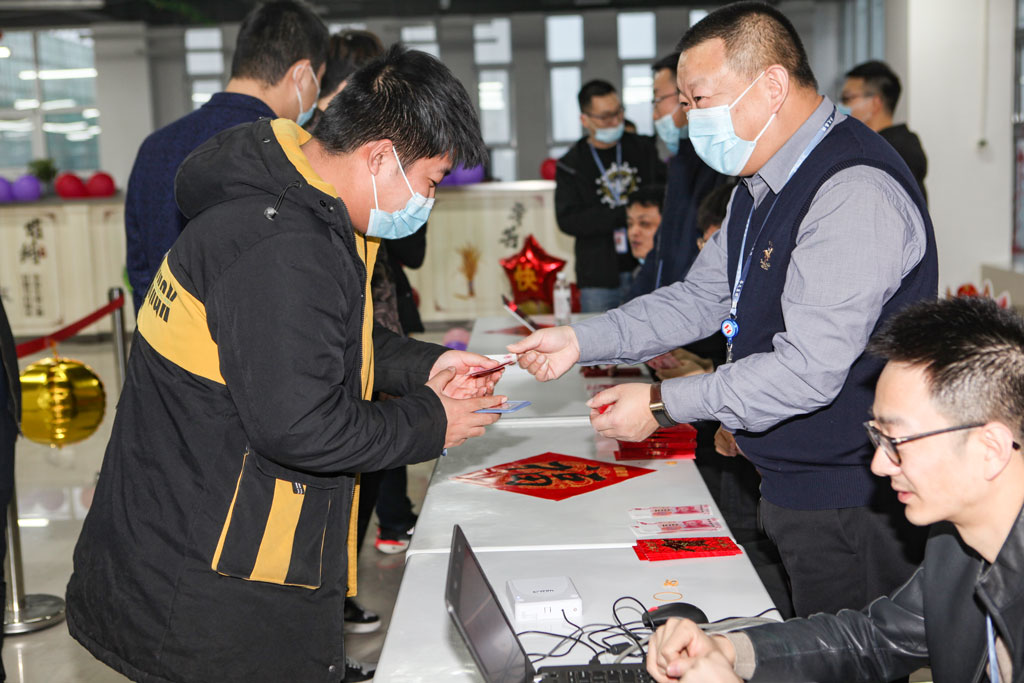 Huayi Micro Electric Co., Ltd. held the Spring Festival garden tour